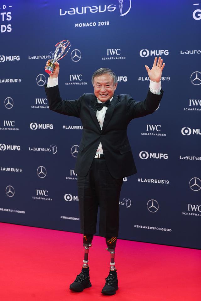 70-летний китаец-альпинист получил премию Laureus World Sports Awards